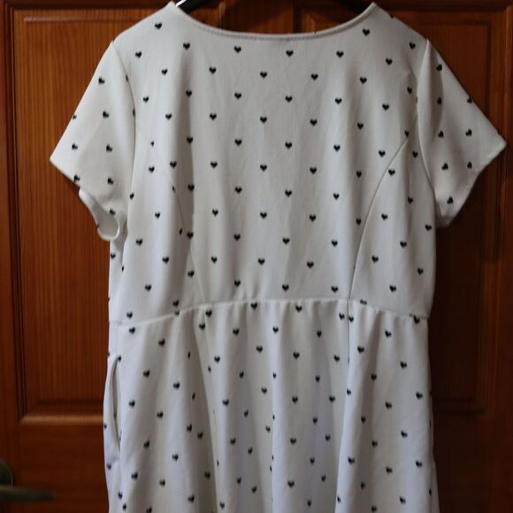 Torrid Black White Mini Dress 2X - Cap Sleeve Heart Polka Dot LoveCore - Picture 9 of 11